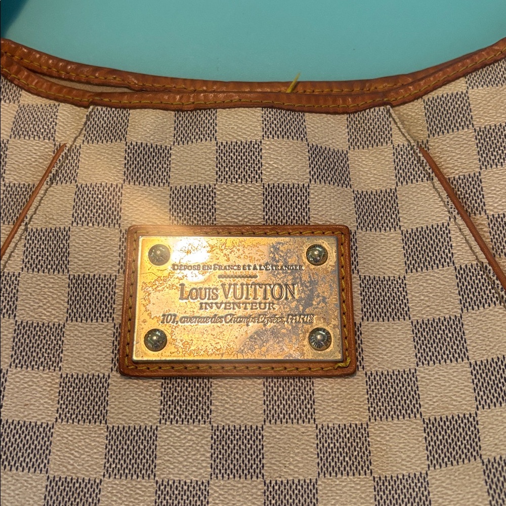 Louis Vuitton Damier Azur Shoulder Bag in Cream and Brown - Picture 9 of 9